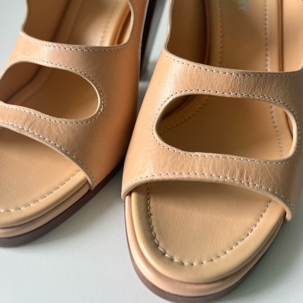 Burberry Cut-out Detail Leather Mules - Picture 3 of 14